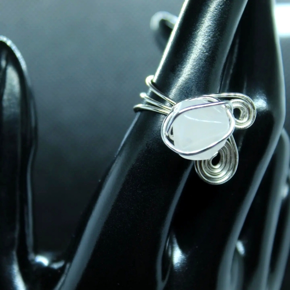 Rose quartz wire wrapped ring (size 7) - Picture 3 of 4